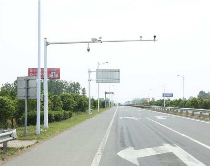 7米懸臂電子警察桿